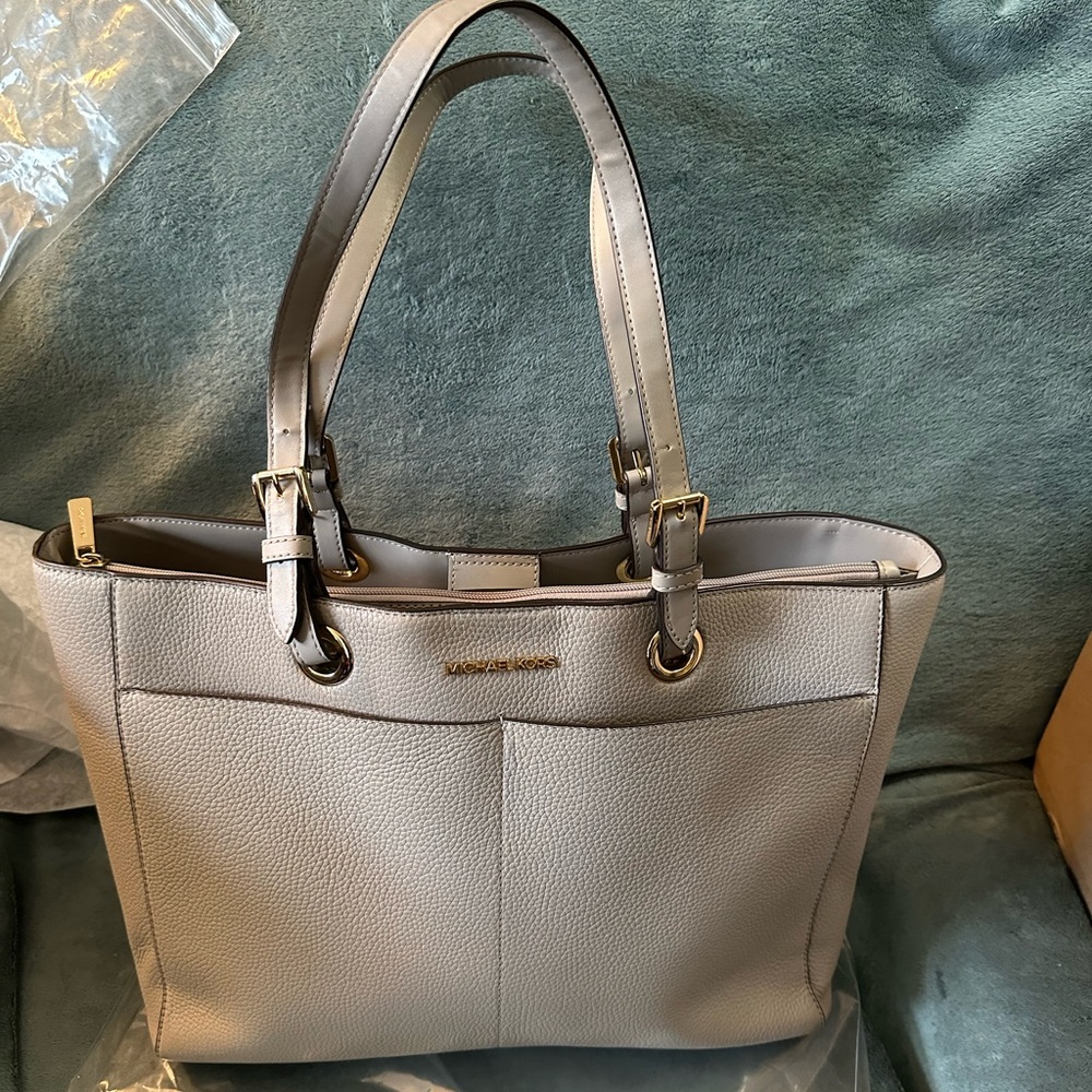 Michael kors grey pebbled leather bag with gold hardware